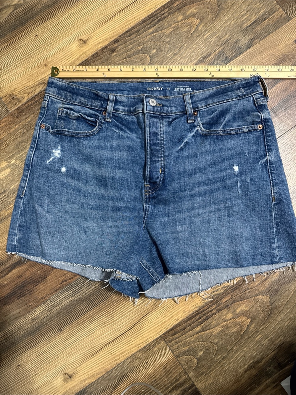 Old Navy Denim Jean Shorts Women’s Size 14 Sky-Hi A-Line High Rise Cutoff - Picture 1 of 7